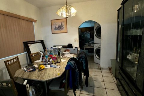 Villa ou maison à vendre à Miami, Floride: 4 chambres, 200.02 m2 № 2413053 - photo 3
