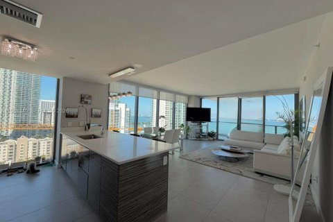 Condo in Miami, Florida, 2 bedrooms  № 2050631 - photo 9
