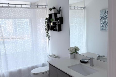 Condo in Miami, Florida, 2 bedrooms  № 2050631 - photo 18