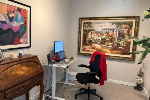 Condo in Miami, Florida, 2 bedrooms  № 2050631 - photo 13