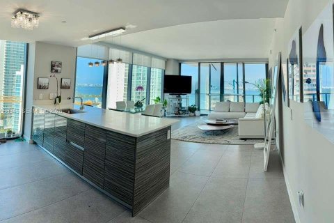 Condo in Miami, Florida, 2 bedrooms  № 2050631 - photo 8