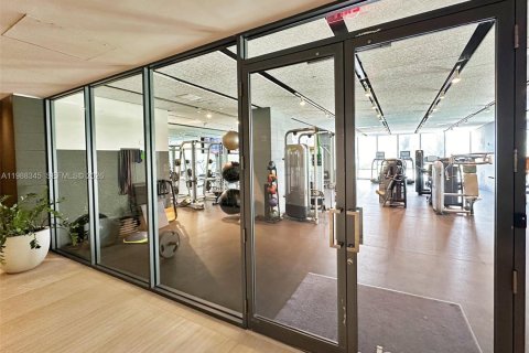 Condo in Miami, Florida, 2 bedrooms  № 2050631 - photo 25