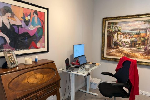 Condo in Miami, Florida, 2 bedrooms  № 2050631 - photo 14