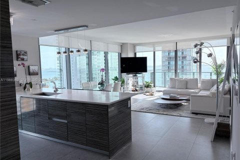 Condo in Miami, Florida, 2 bedrooms  № 2050631 - photo 7