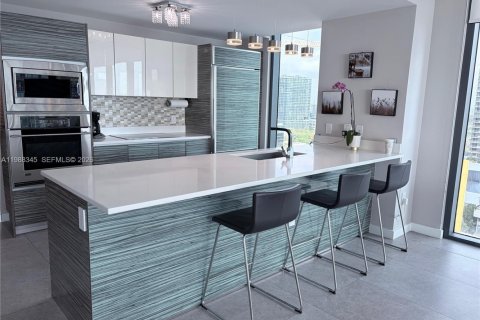Condo in Miami, Florida, 2 bedrooms  № 2050631 - photo 5