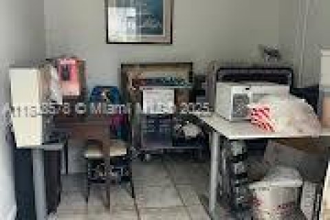 Propiedad comercial en venta en Miami Beach, Florida № 1936379 - foto 11