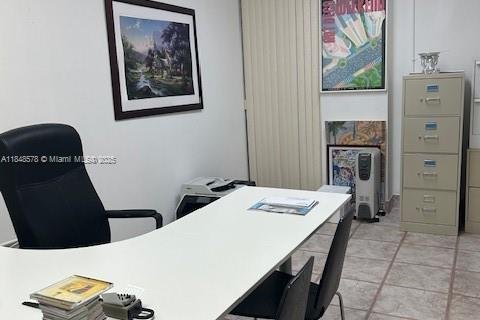 Propiedad comercial en venta en Miami Beach, Florida № 1936379 - foto 7