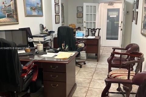 Propiedad comercial en venta en Miami Beach, Florida № 1936379 - foto 4