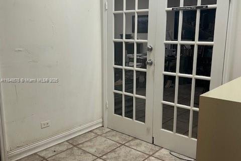 Propiedad comercial en venta en Miami Beach, Florida № 1936379 - foto 9