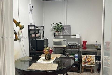 Propiedad comercial en venta en Miami Beach, Florida № 1936379 - foto 10