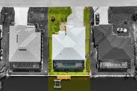 House in Port Charlotte, Florida 3 bedrooms, 167.32 sq.m. № 1674173 - photo 2