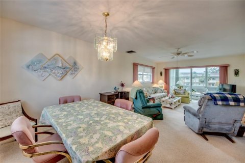 Condo in North Fort Myers, Florida, 2 bedrooms  № 1690888 - photo 9