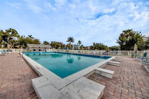 Condo in North Fort Myers, Florida, 2 bedrooms  № 1690888 - photo 25