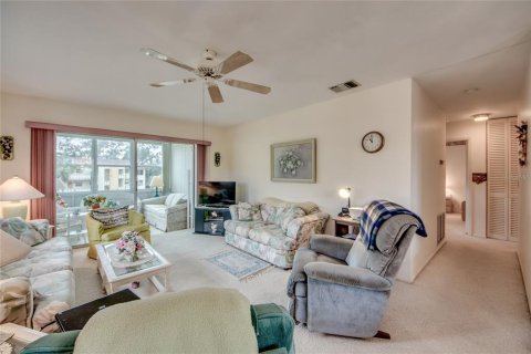 Condo in North Fort Myers, Florida, 2 bedrooms  № 1690888 - photo 10