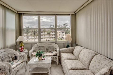Condo in North Fort Myers, Florida, 2 bedrooms  № 1690888 - photo 12