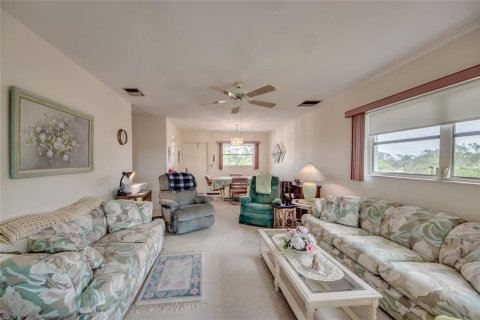 Condo in North Fort Myers, Florida, 2 bedrooms  № 1690888 - photo 7