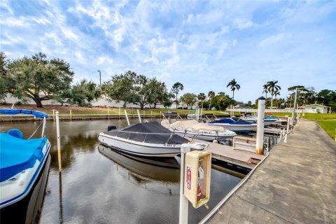 Condo in North Fort Myers, Florida, 2 bedrooms  № 1690888 - photo 2