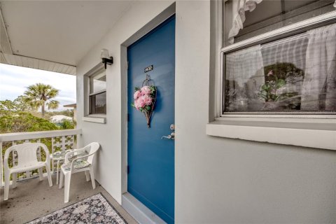 Condo in North Fort Myers, Florida, 2 bedrooms  № 1690888 - photo 1