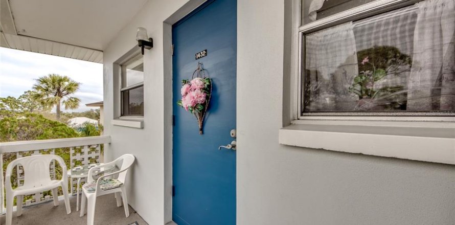 Condo in North Fort Myers, Florida, 2 bedrooms № 1690888