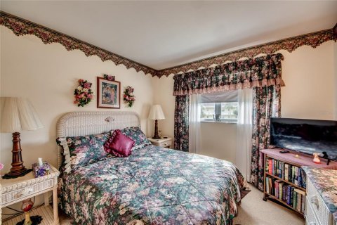 Condo in North Fort Myers, Florida, 2 bedrooms  № 1690888 - photo 18