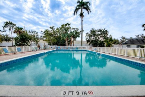 Condo in North Fort Myers, Florida, 2 bedrooms  № 1690888 - photo 3