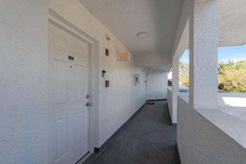 Купить кондоминиум в Корал-Гейблс, Флорида 3 комнаты, 92.25м2, № 2187657 - фото 3