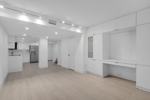 Купить кондоминиум в Корал-Гейблс, Флорида 3 комнаты, 92.25м2, № 2187657 - фото 8