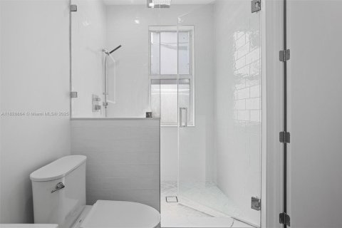Casa en venta en Miami, Florida, 2 dormitorios, 164.81 m2 № 1805964 - foto 24