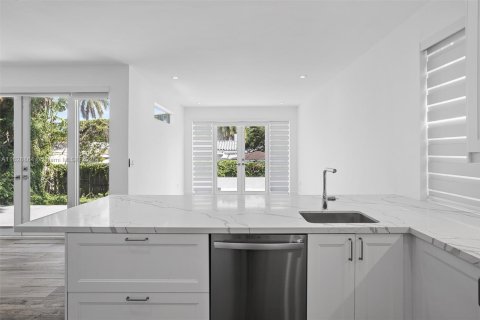 Купить виллу или дом в Майами, Флорида 2 спальни, 164.81м2, № 1805964 - фото 8