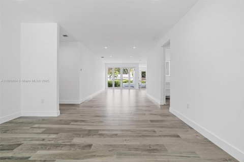 Casa en venta en Miami, Florida, 2 dormitorios, 164.81 m2 № 1805964 - foto 4