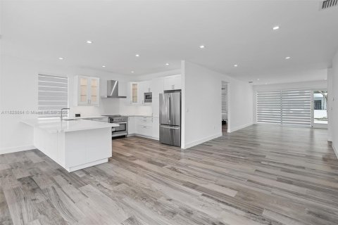 Купить виллу или дом в Майами, Флорида 2 спальни, 164.81м2, № 1805964 - фото 10