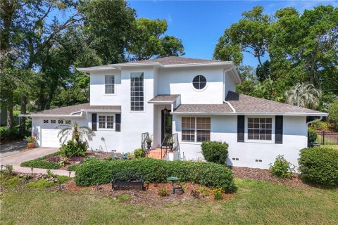 House in Mount Dora, Florida 3 bedrooms, 230.49 sq.m. № 1880601 - photo 1