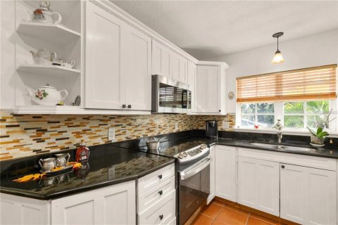 House in Mount Dora, Florida 3 bedrooms, 230.49 sq.m. № 1880601 - photo 12