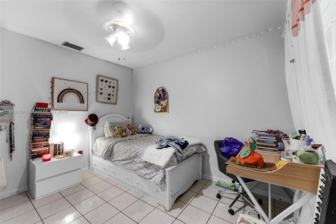 Casa en venta en Miami, Florida, 3 dormitorios, 129.78 m2 № 1946481 - foto 16