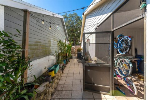 Casa en venta en Miami, Florida, 3 dormitorios, 129.78 m2 № 1946481 - foto 23