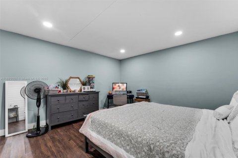 Casa en venta en Miami, Florida, 3 dormitorios, 129.78 m2 № 1946481 - foto 8