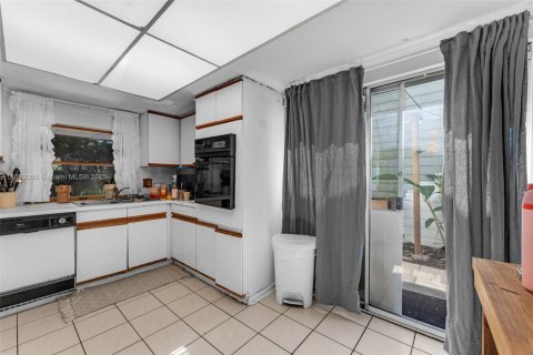 Casa en venta en Miami, Florida, 3 dormitorios, 129.78 m2 № 1946481 - foto 6