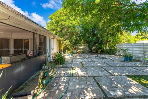 Casa en venta en Miami, Florida, 3 dormitorios, 129.78 m2 № 1946481 - foto 19
