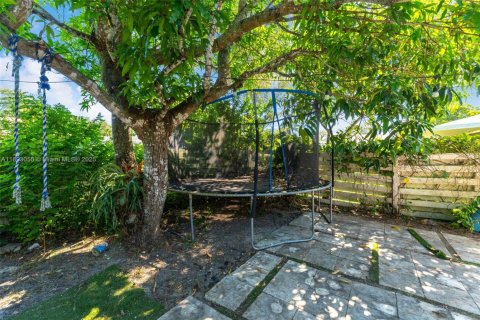 Casa en venta en Miami, Florida, 3 dormitorios, 129.78 m2 № 1946481 - foto 22