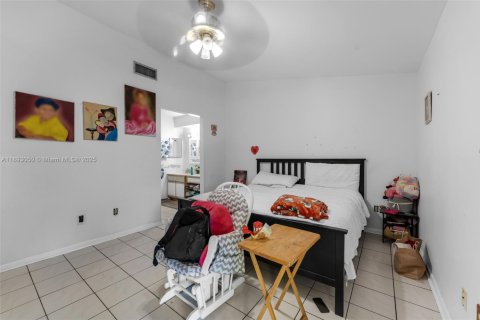 Casa en venta en Miami, Florida, 3 dormitorios, 129.78 m2 № 1946481 - foto 12