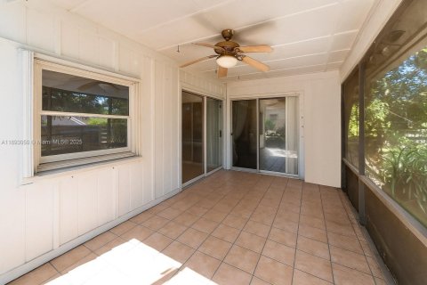 Casa en venta en Miami, Florida, 3 dormitorios, 129.78 m2 № 1946481 - foto 18