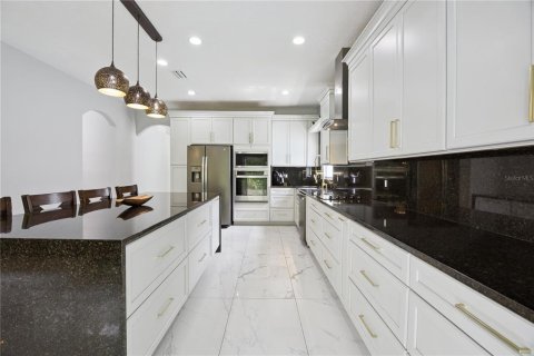 House in Orlando, Florida 4 bedrooms, 189.43 sq.m. № 2280512 - photo 13