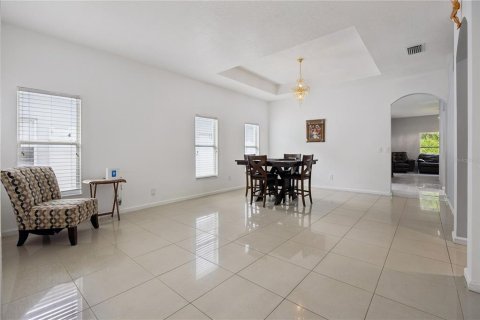 House in Orlando, Florida 4 bedrooms, 189.43 sq.m. № 2280512 - photo 4