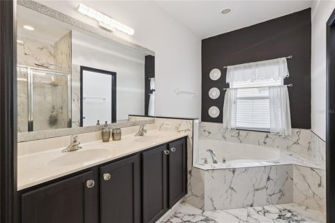House in Orlando, Florida 4 bedrooms, 189.43 sq.m. № 2280512 - photo 22