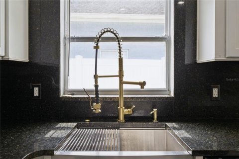 House in Orlando, Florida 4 bedrooms, 189.43 sq.m. № 2280512 - photo 15