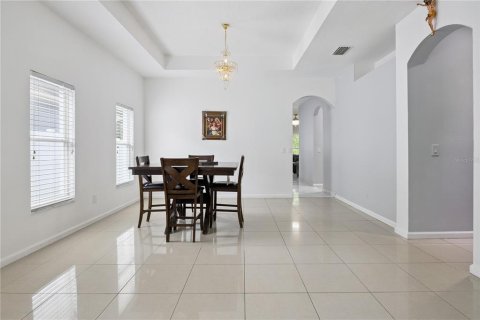 House in Orlando, Florida 4 bedrooms, 189.43 sq.m. № 2280512 - photo 5