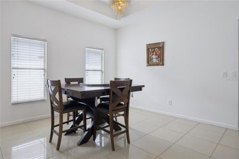 House in Orlando, Florida 4 bedrooms, 189.43 sq.m. № 2280512 - photo 7