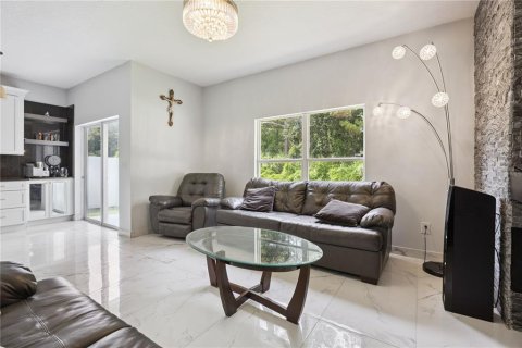 House in Orlando, Florida 4 bedrooms, 189.43 sq.m. № 2280512 - photo 9