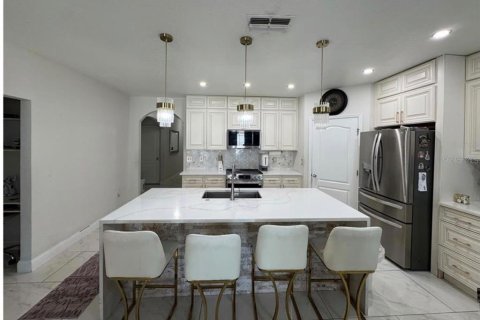 Villa ou maison à louer à Winter Haven, Floride: 4 chambres, 172.05 m2 № 2431879 - photo 4