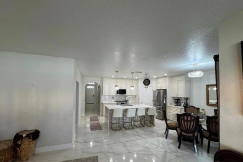 Villa ou maison à louer à Winter Haven, Floride: 4 chambres, 172.05 m2 № 2431879 - photo 8